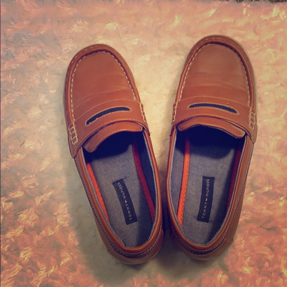 TOMMY HILFIGER BOYS size 5